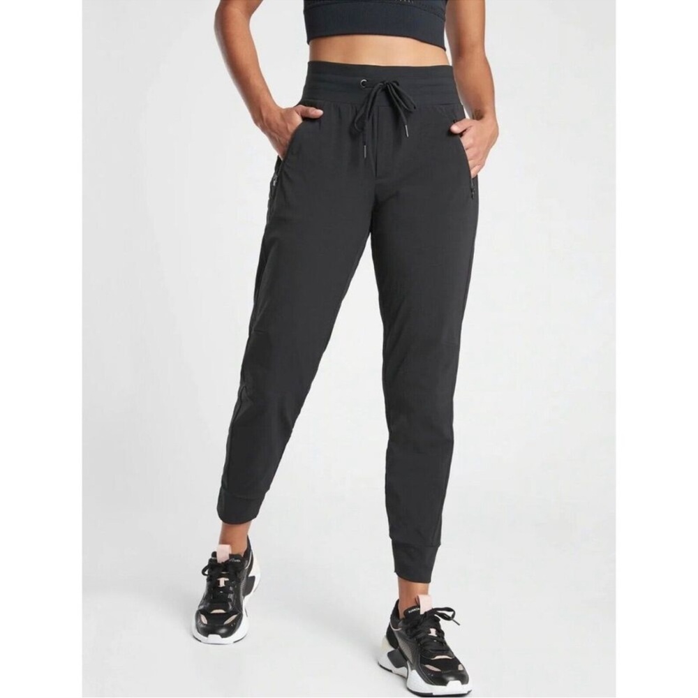 NWOT ATHLETA Trekkie North Jogger Black 405726 Women’s Size 2